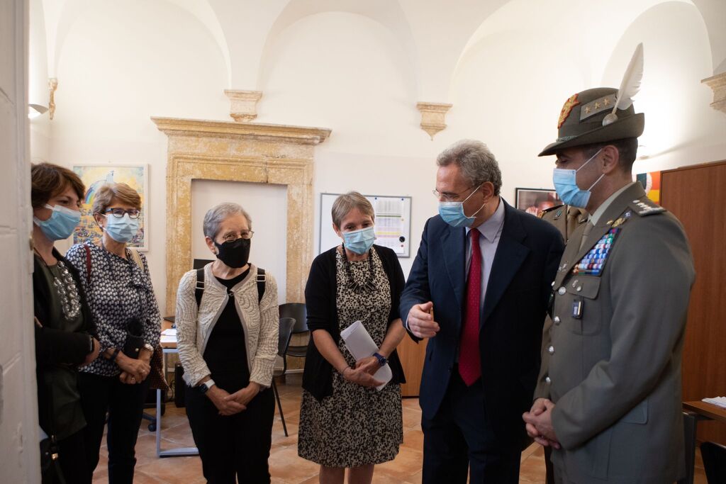“Questa è una bella Italia” di integrazione, scuola e vaccini. La visita del generale Figliuolo a Sant’Egidio